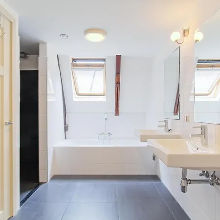 Daire Spacious Three Bedroom With Rooftop In Center *