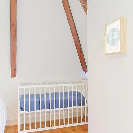 Spacious Three Bedroom With Rooftop In Center