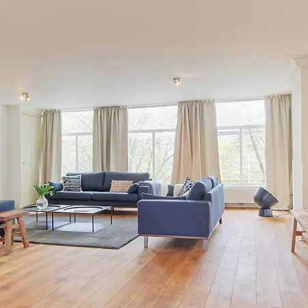 Spacious Three Bedroom With Rooftop In Center Daire