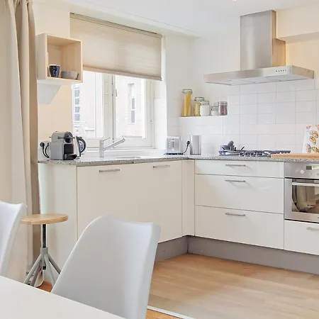 Apartmán Spacious Three Bedroom With Rooftop In Center *